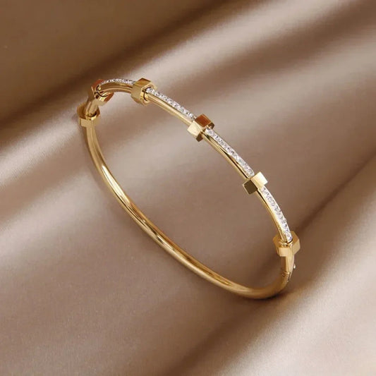 Elegant Golden Bracelet in Light Design